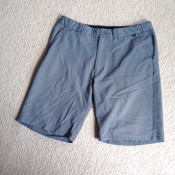 Travis Mathew Shorts - Picture 1 of 2